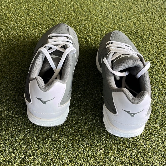 New in box Mizuno US women’s 6 gray 9 Spike Swift softball shoe - Picture 5 of 12